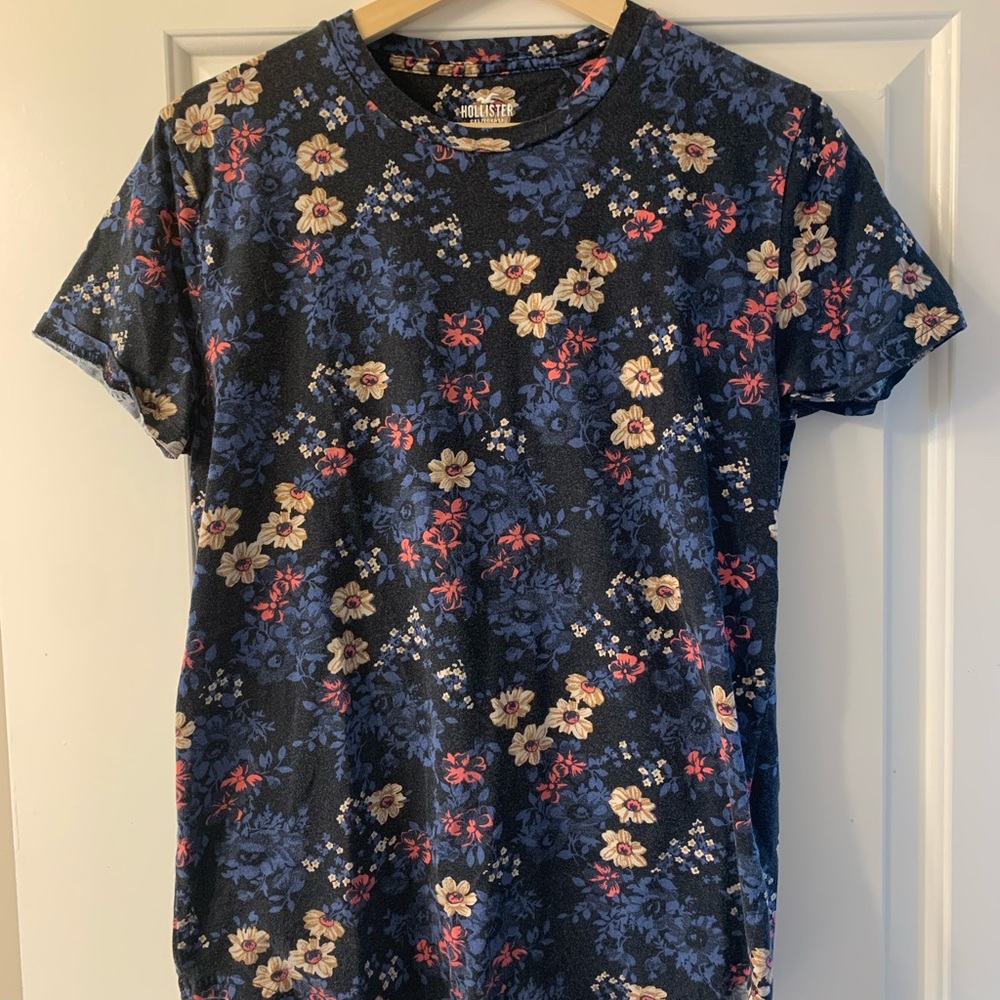 Hollister curved hem Tee